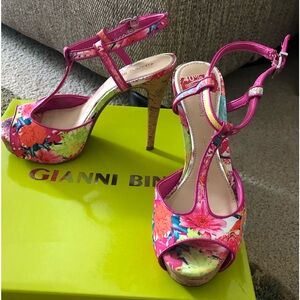 Gianni Bini Traci Muli colored flower pattern t-strap high heels sz 6.5